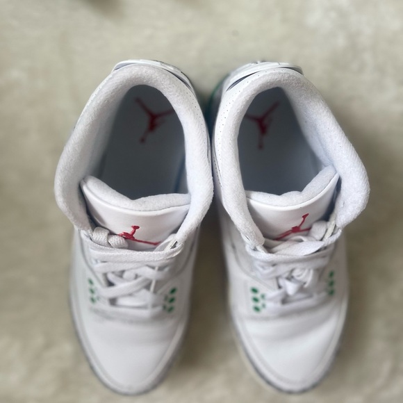 Jordan 3 Retro White and Green Sneakers with Classic Design - Picture 8 of 12